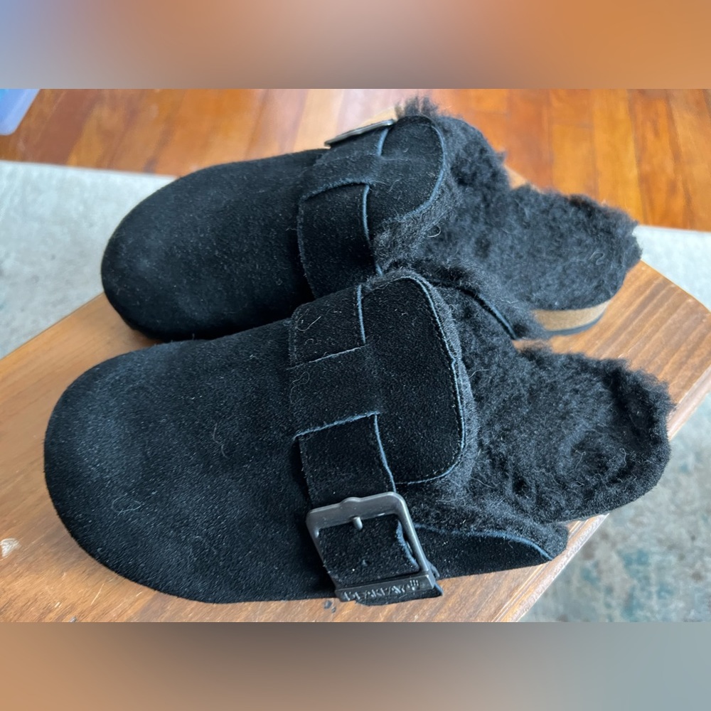 BearPaw furry clogs